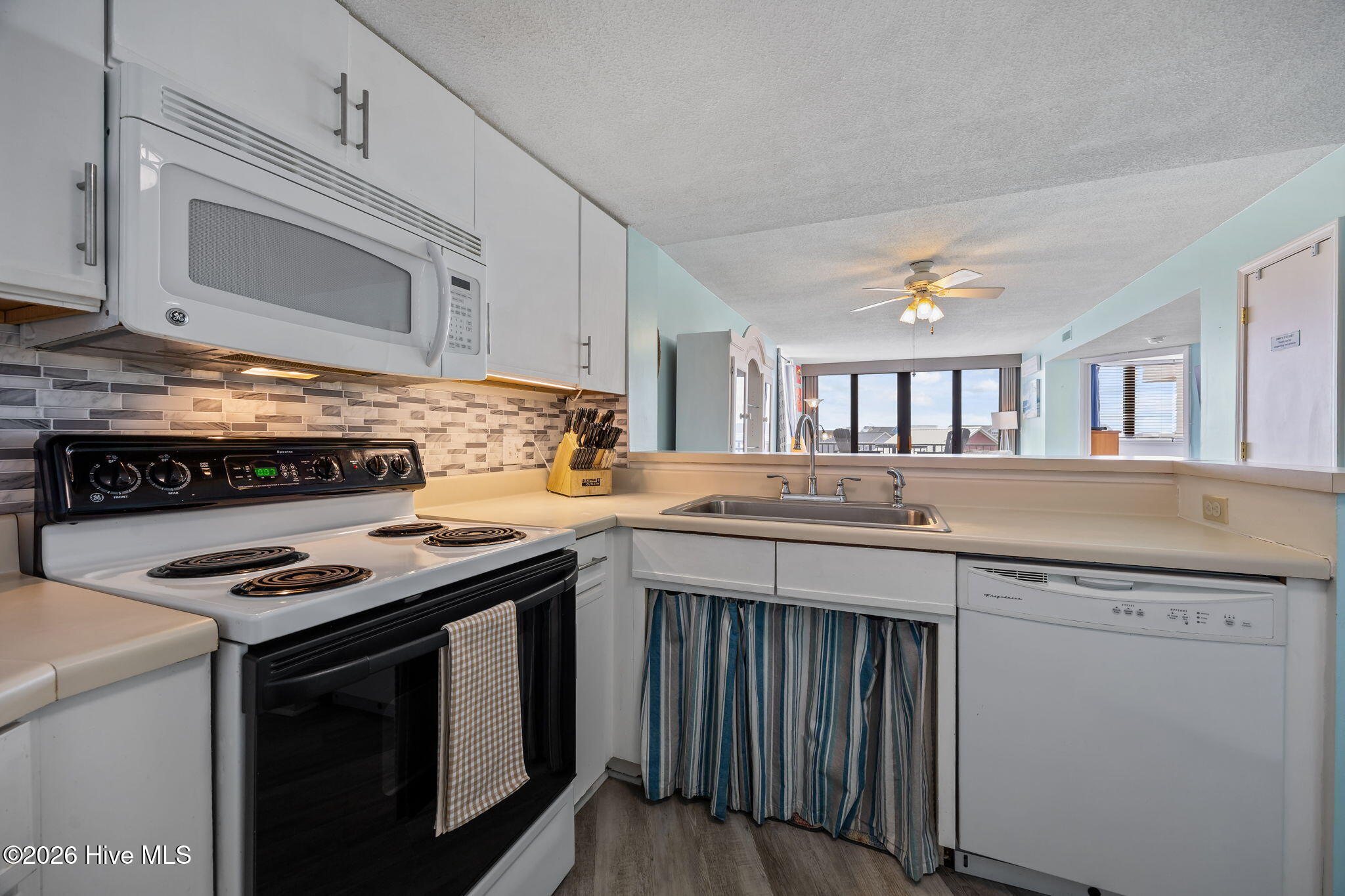 1400 East Fort Macon Road, Unit 410 Atlantic Beach, NC 28512 - Photo 10 of 43 25-web-or-mls-IMG_0068