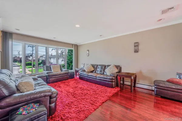 $850,000 | 3429 Courtney Place, Baldwin, NY 11510