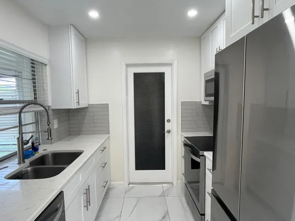 $2,500 | 131 Northwest 14th Street, Boynton Beach, FL 33426