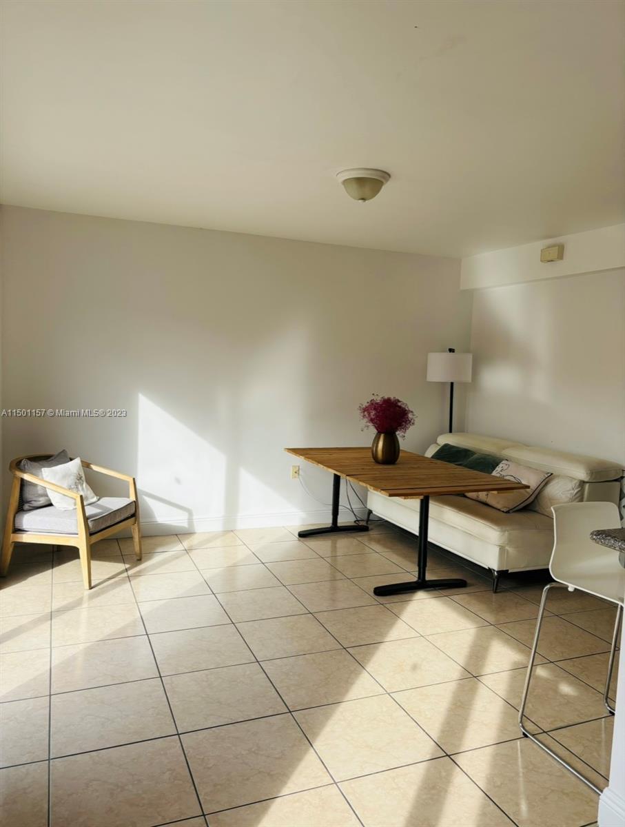 11115 West Okeechobee Road, Unit 181 Hialeah Gardens, FL 33018 - Photo 10 of 31 a living room with furniture and a lamp