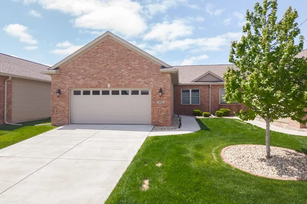 $385,000 | 1903 Dunraven Road, Bloomington, IL 61704