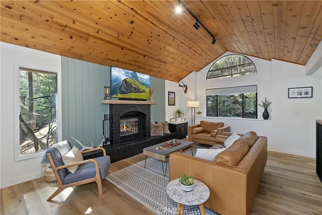 $619,900 | 26591 Thunderbird Drive, Lake Arrowhead, CA 92352