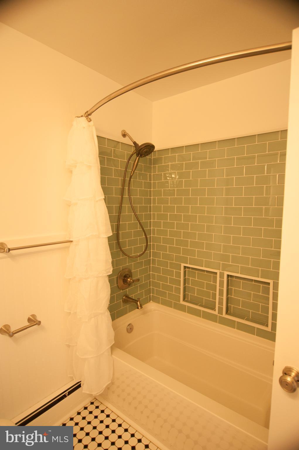 16401 Black Rock Road Darnestown, MD 20874 - Photo 15 of 26 Hall Bath
