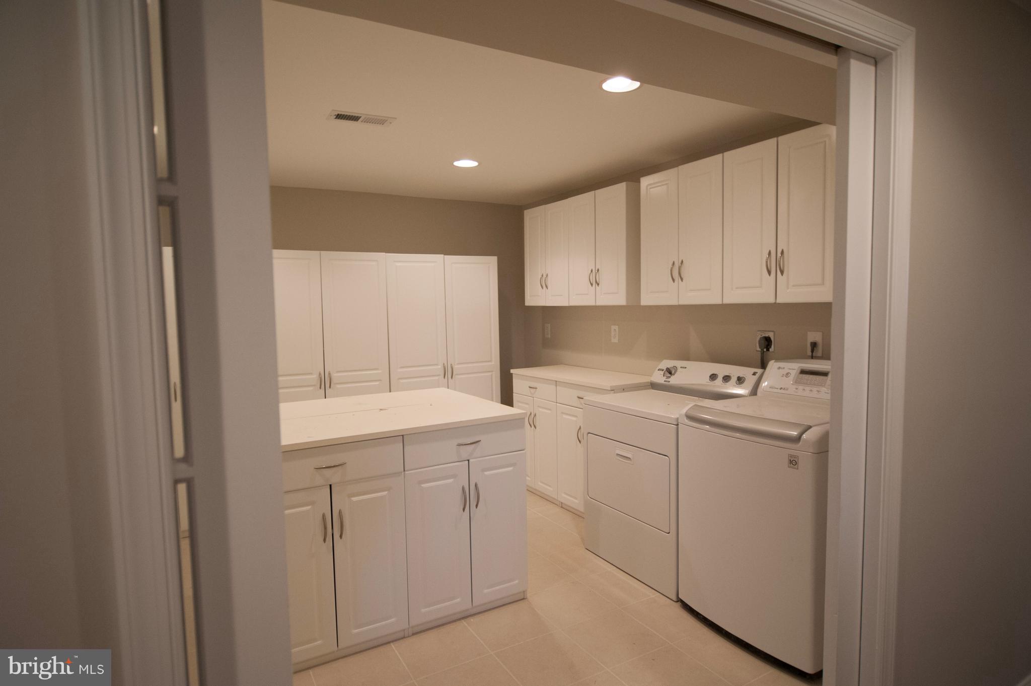 16401 Black Rock Road Darnestown, MD 20874 - Photo 16 of 26 Laundry Room