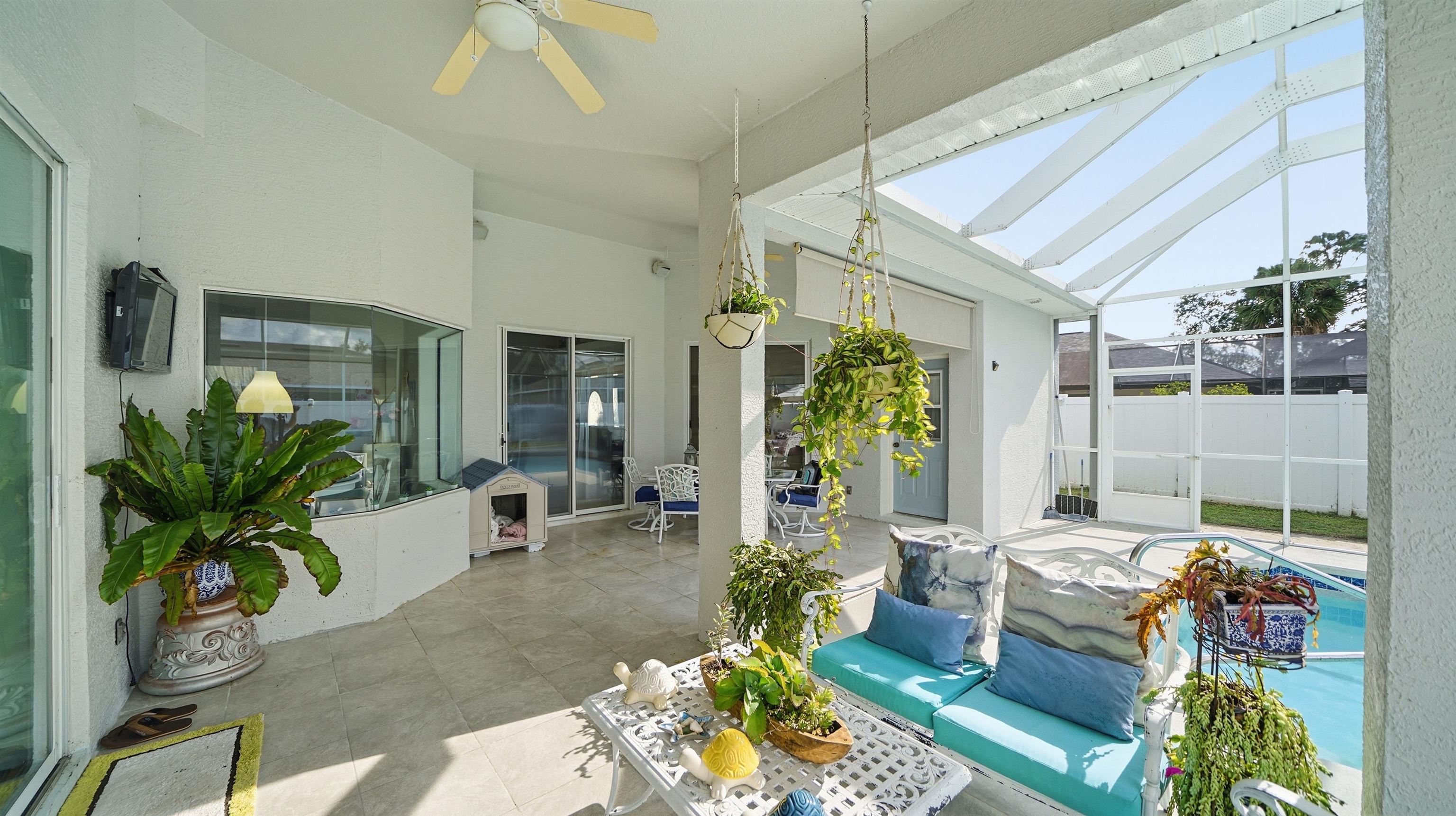 22 Flanders Lane Palm Coast, FL 32137 - Photo 49 of 70 a living room with patio furniture and a potted plant