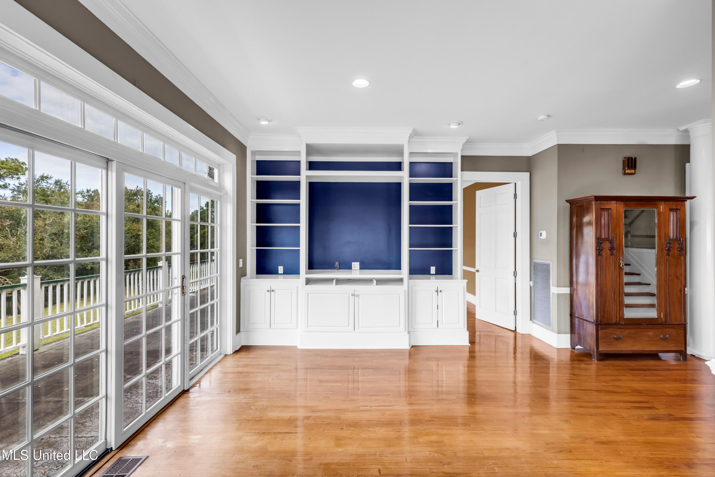 1401 Ladnier Road Gautier, MS 39553 - Photo 18 of 55 living room with built ins