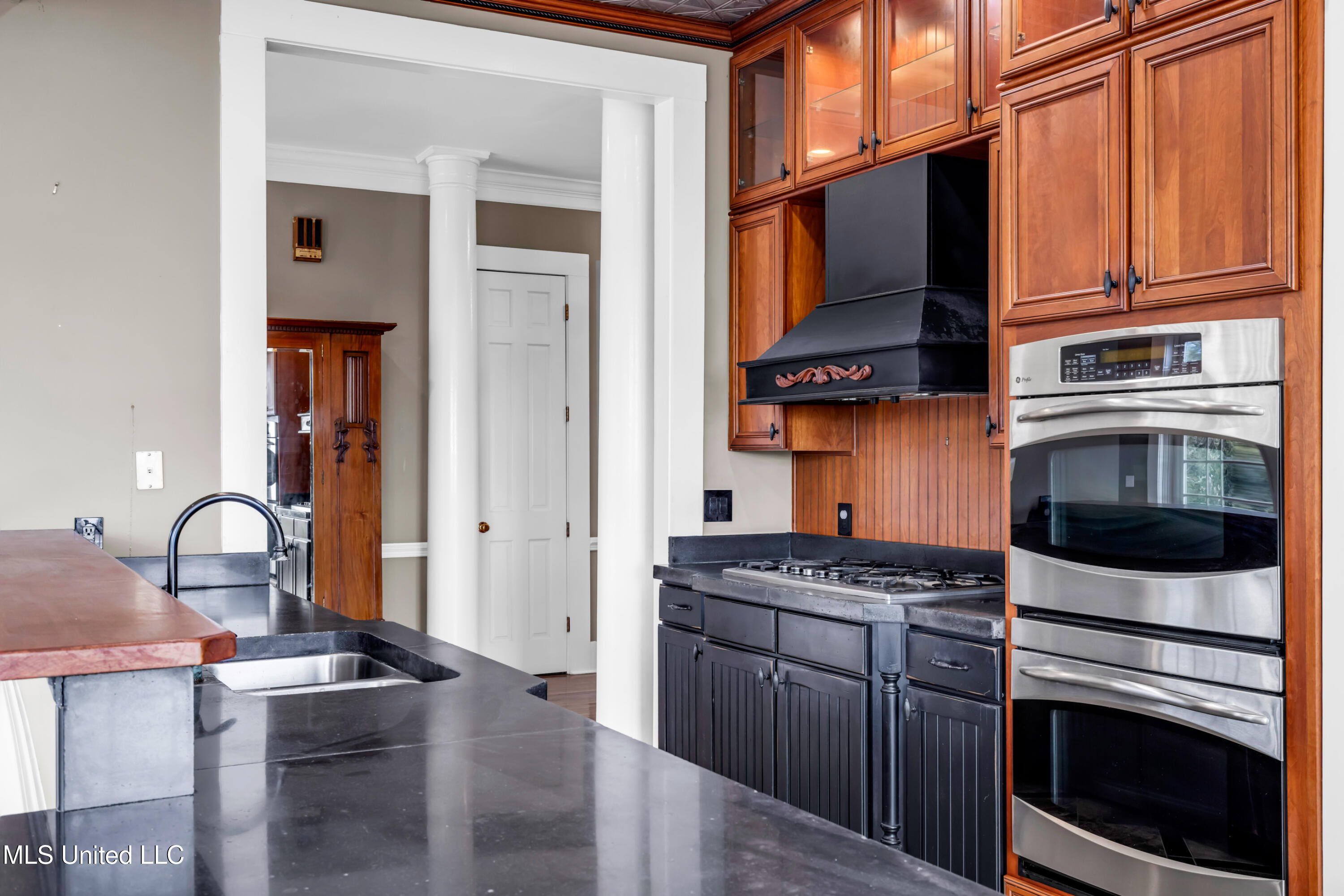 1401 Ladnier Road Gautier, MS 39553 - Photo 23 of 55 gourmet kitchen