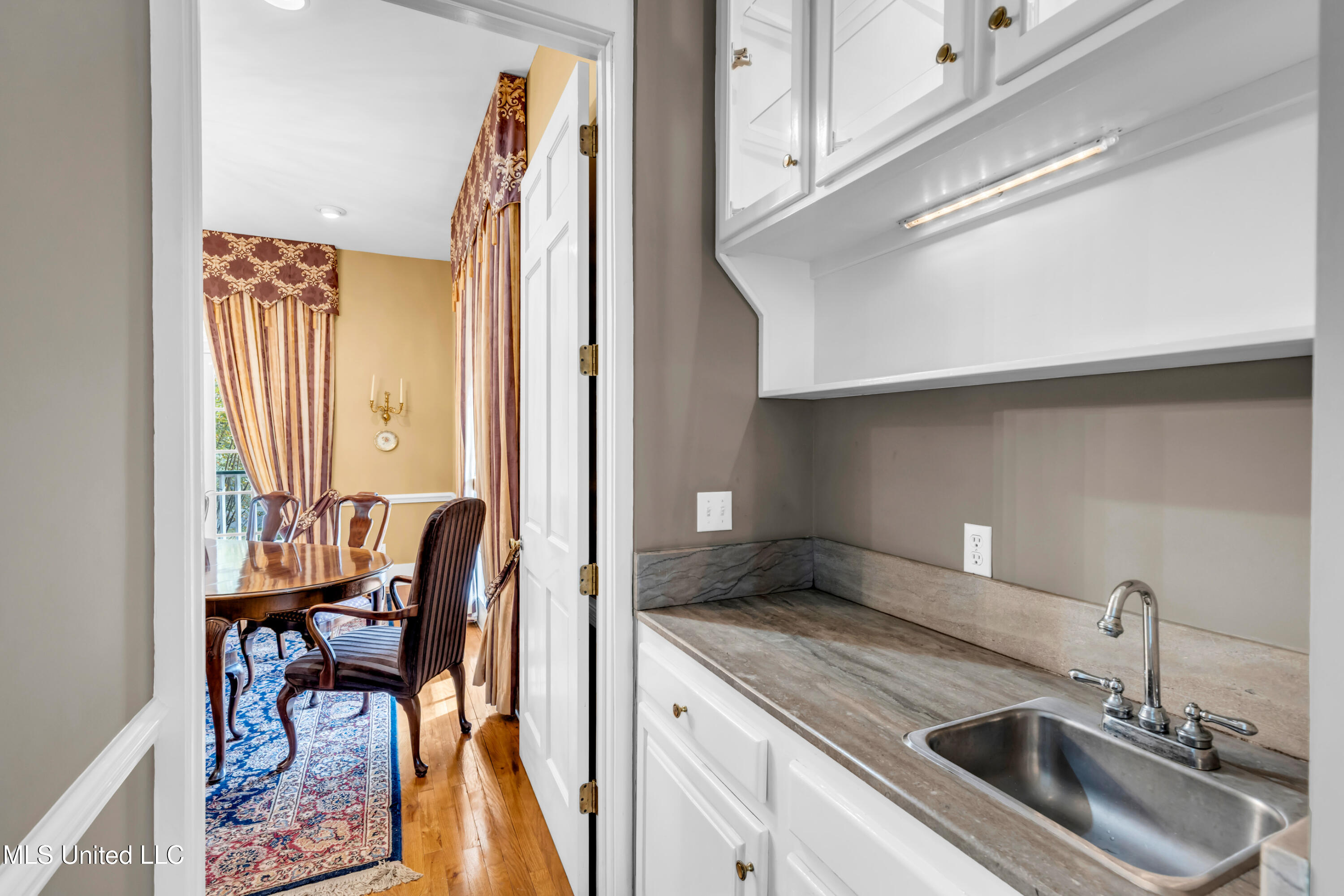 1401 Ladnier Road Gautier, MS 39553 - Photo 26 of 55 wet bar