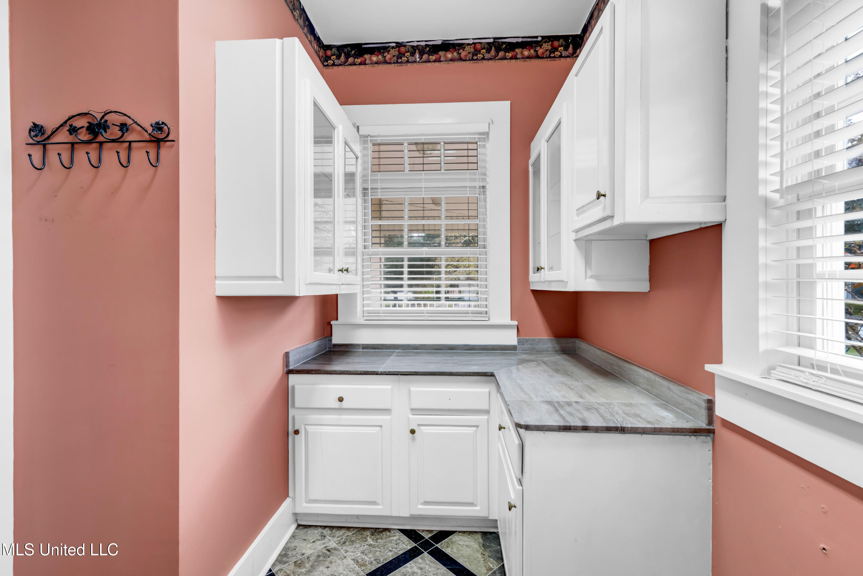 1401 Ladnier Road Gautier, MS 39553 - Photo 28 of 55 butler's pantry