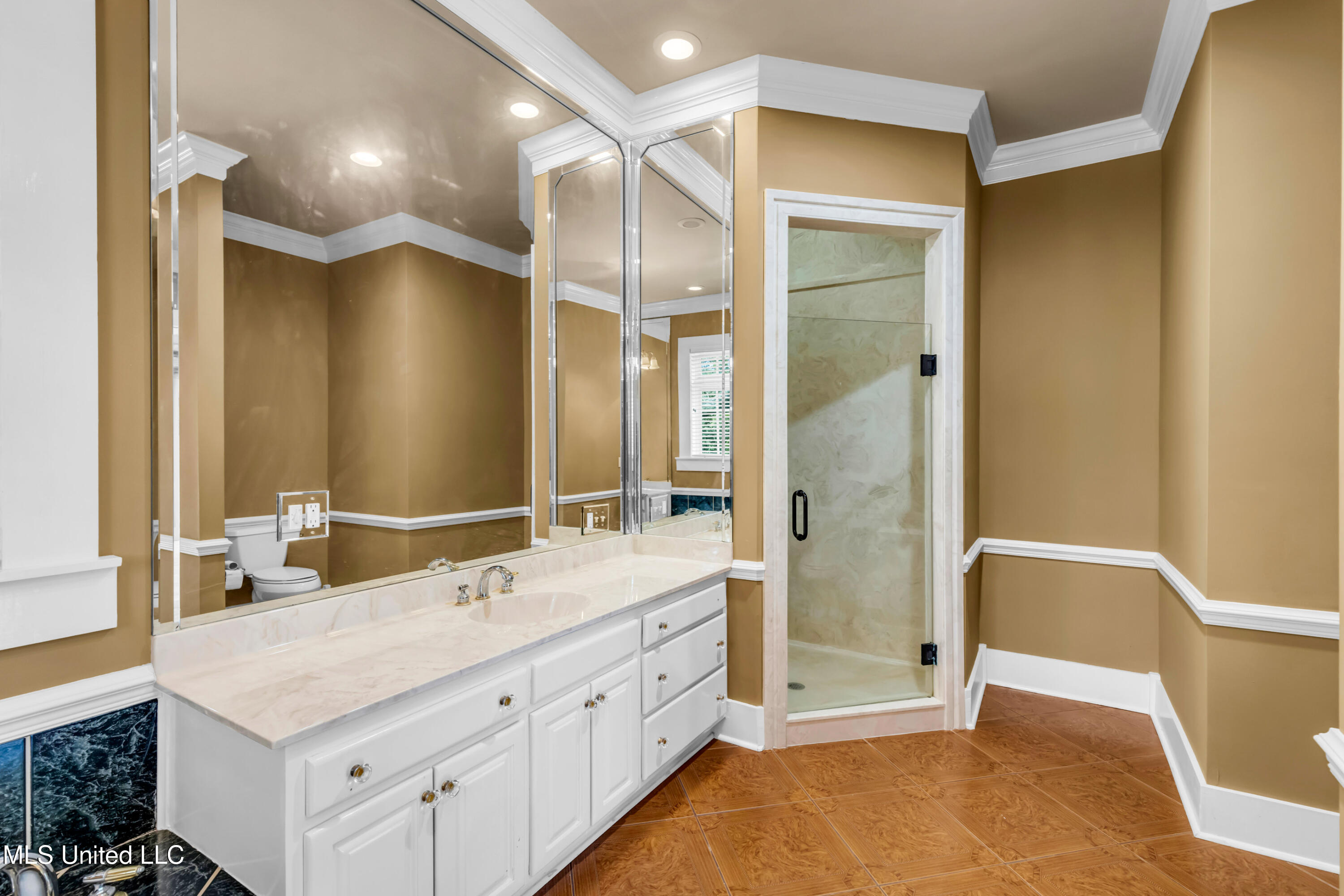 1401 Ladnier Road Gautier, MS 39553 - Photo 32 of 55 Walk in shower in Primary bathroom
