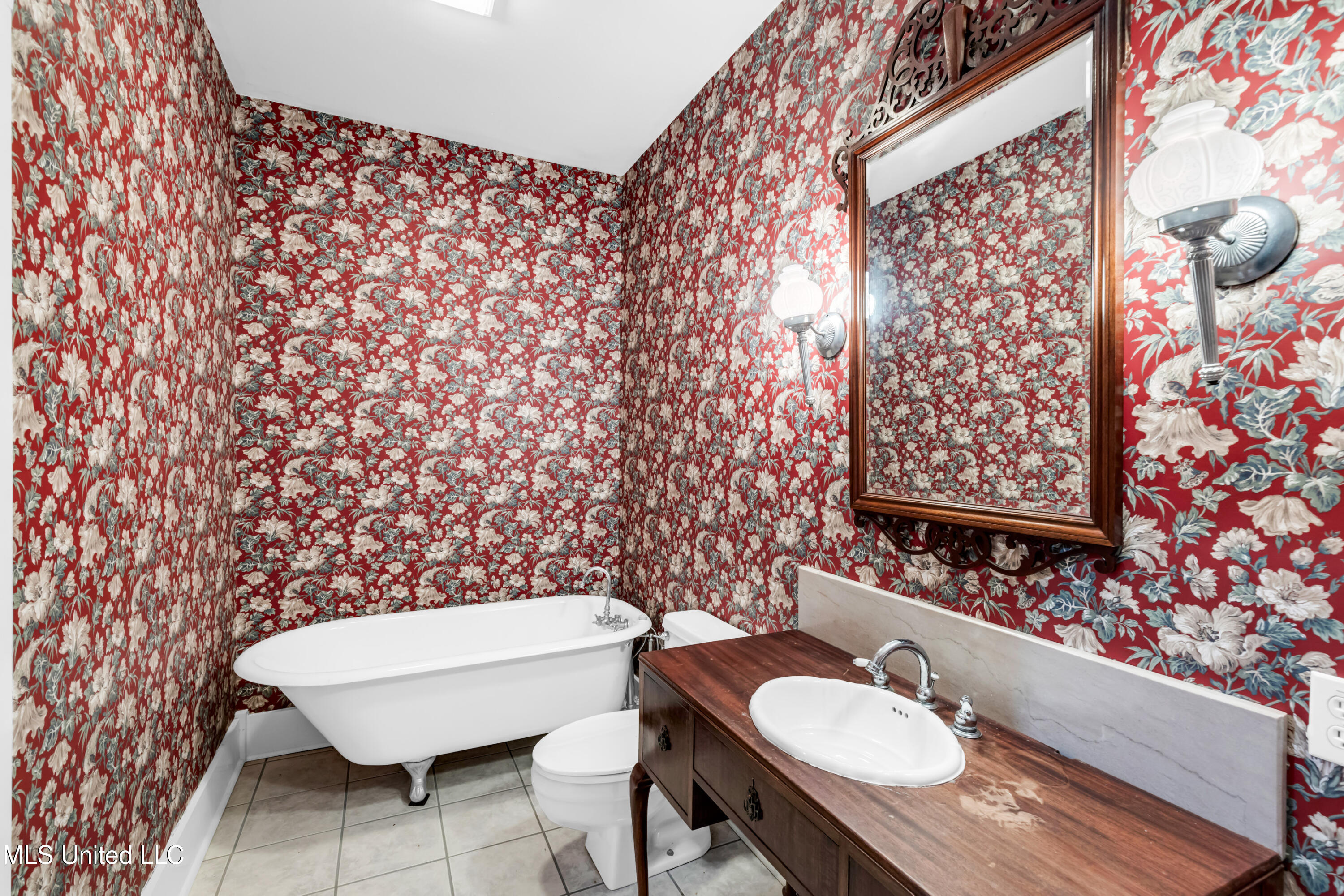 1401 Ladnier Road Gautier, MS 39553 - Photo 6 of 55 second floor bathroom