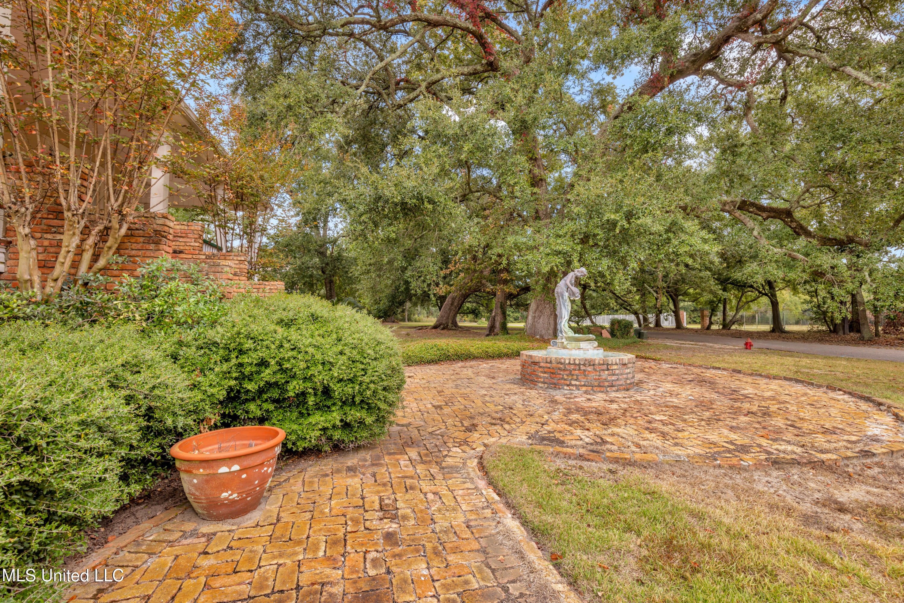 1401 Ladnier Road Gautier, MS 39553 - Photo 10 of 55 Beautiful grounds