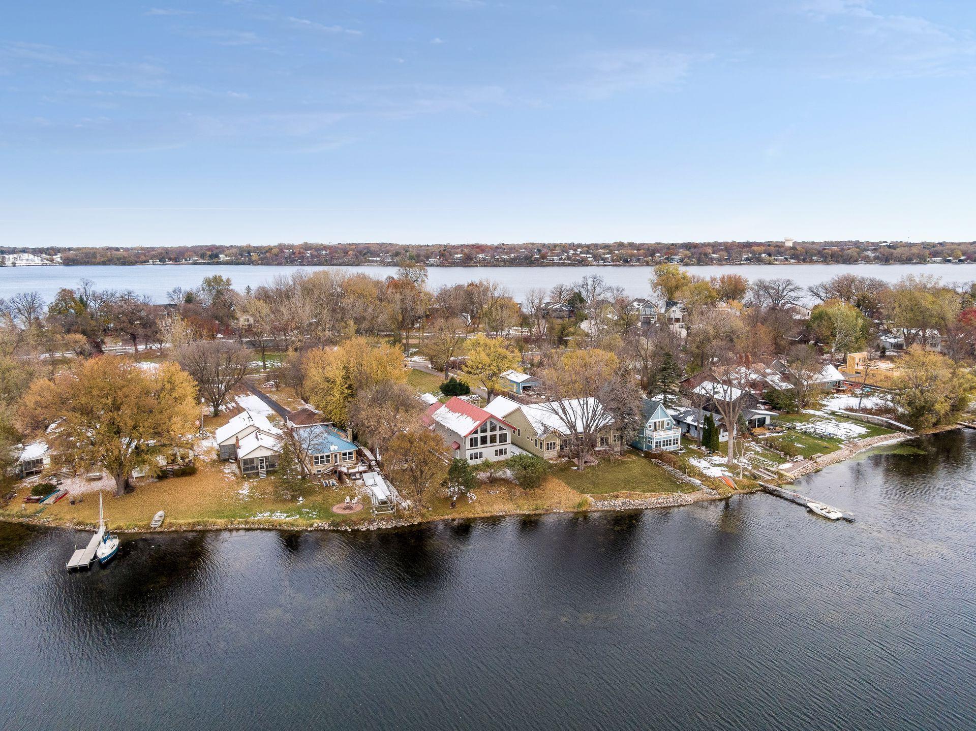 239 Peninsula Road Medicine Lake, MN 55441 - Photo 11 of 56 Gallery Image 11