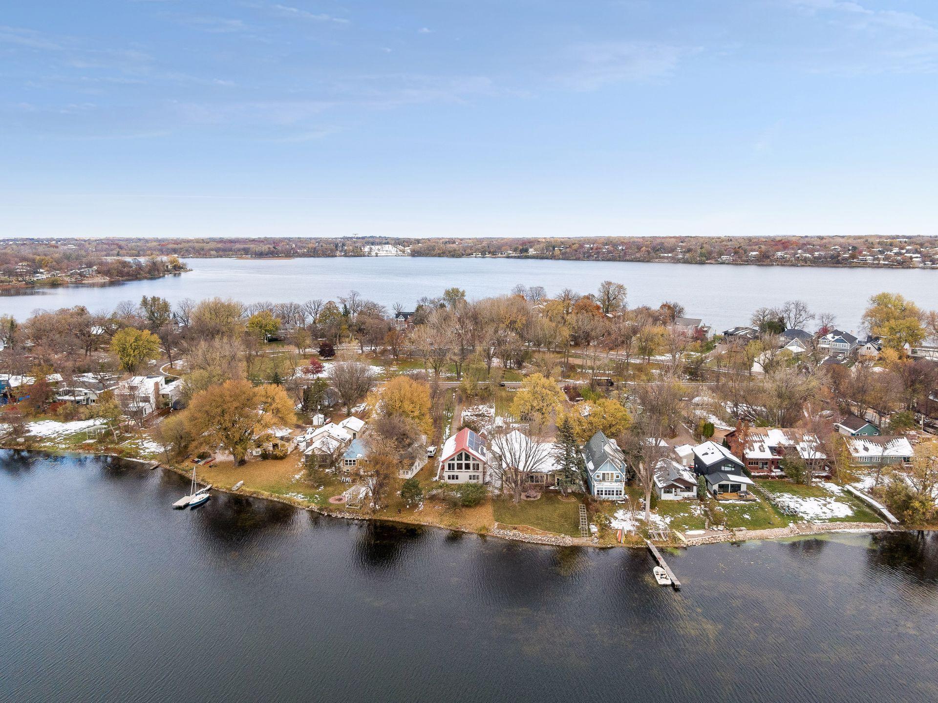 239 Peninsula Road Medicine Lake, MN 55441 - Photo 15 of 56 Gallery Image 15