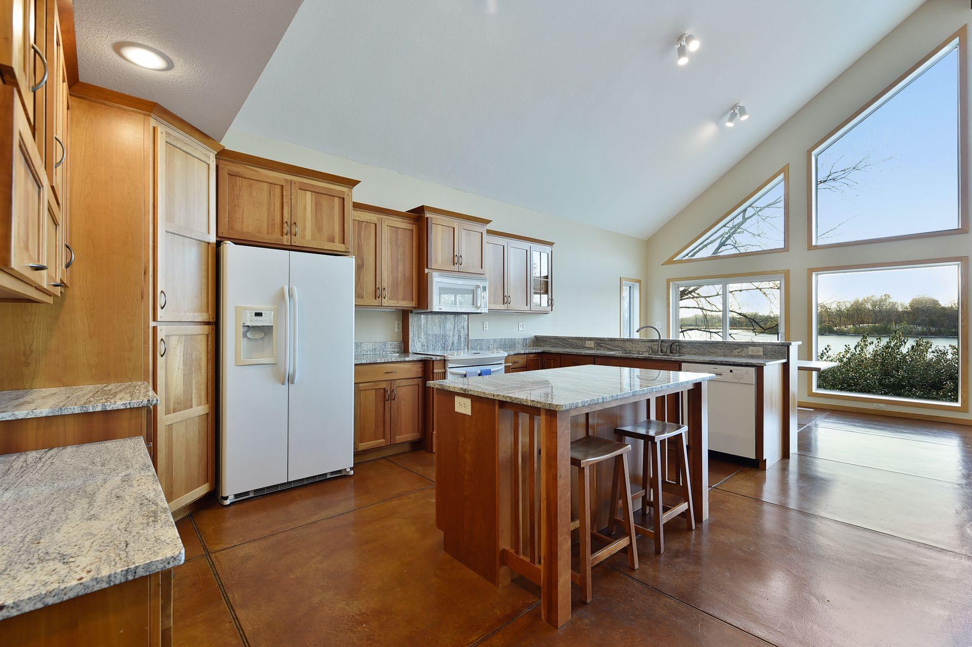 239 Peninsula Road Medicine Lake, MN 55441 - Photo 4 of 56 Gallery Image 4
