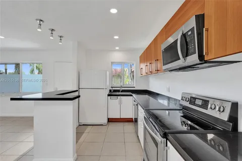 $209,999 | 3050 Northeast 5th Terrace, Unit 13, Wilton Manors, FL 33334