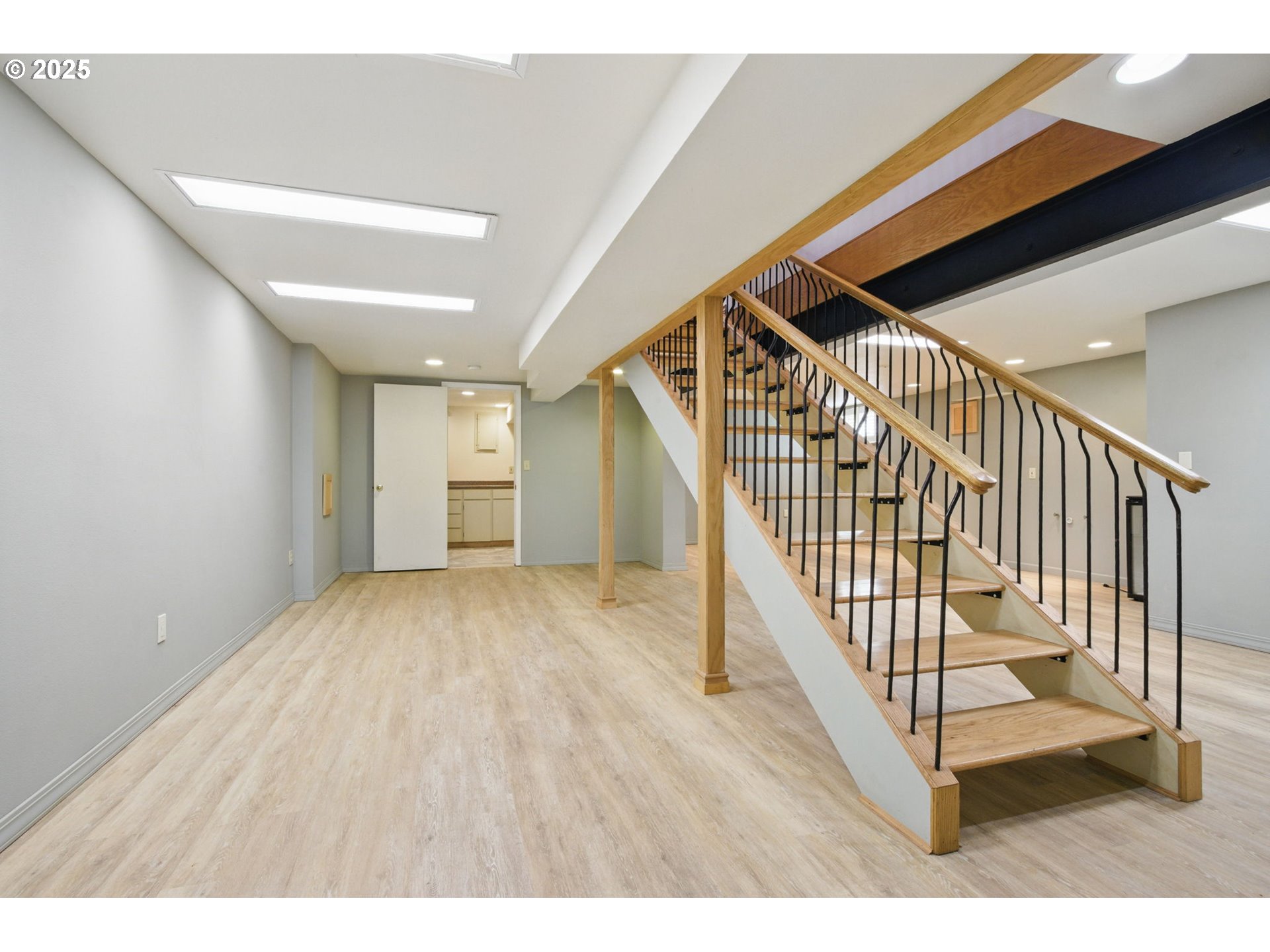 15960 Southwest Roshak Road Portland, OR 97224 - Photo 24 of 48 a view of a hallway with wooden floor and entryway