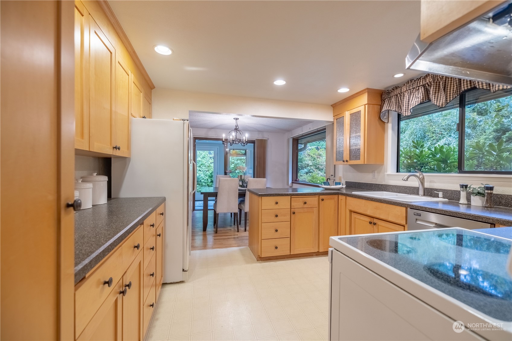 18201 Bellflower Road Bothell, WA 98012 - Photo 9 of 38