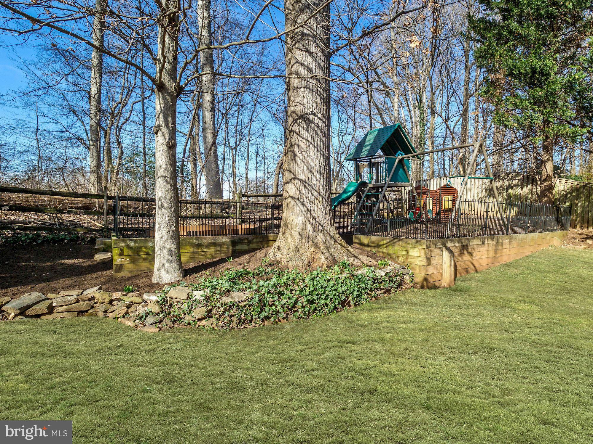 6901 Rannoch Road Bethesda, MD 20817 - Photo 25 of 26 Backyard