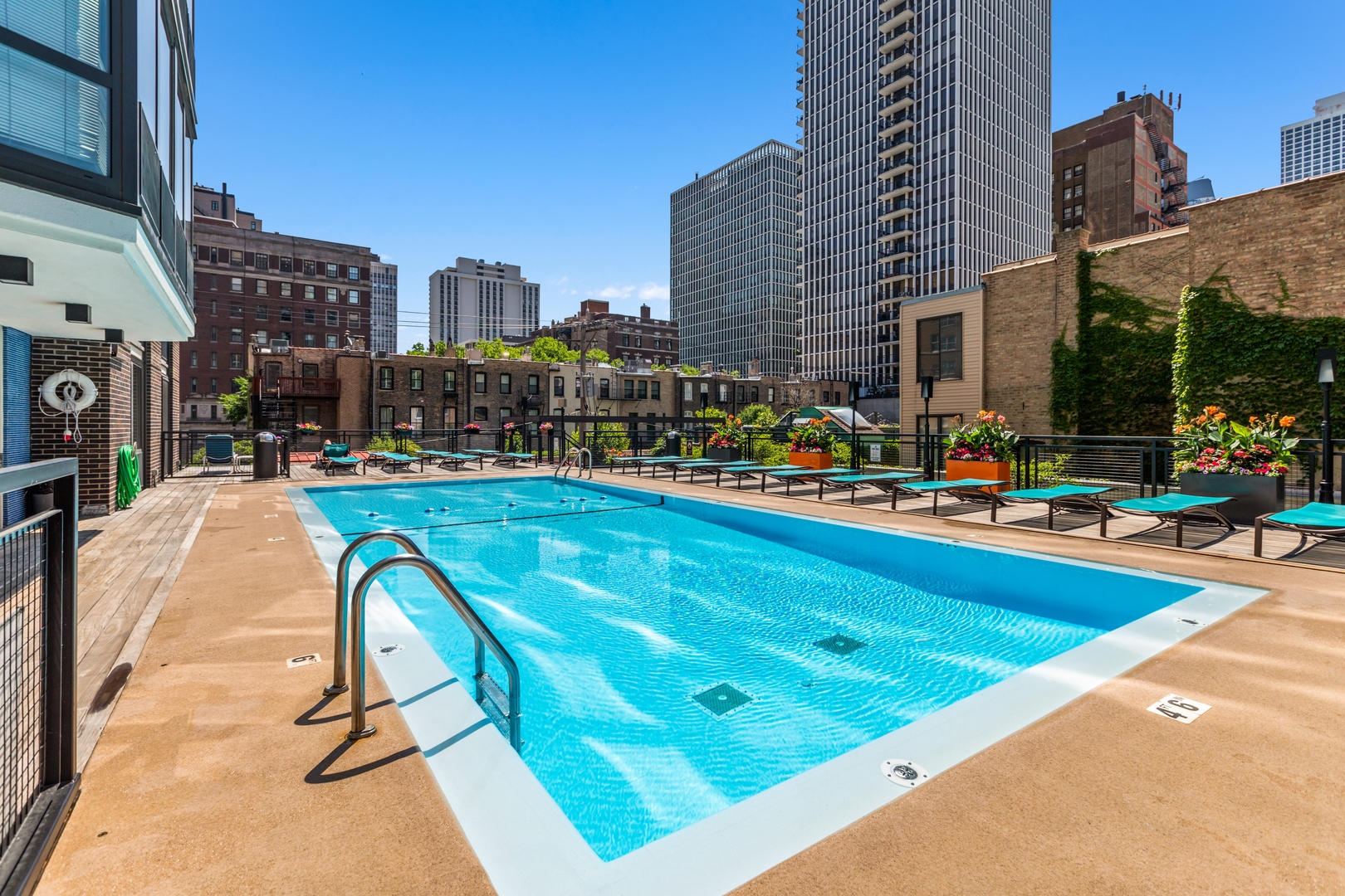 21 West Goethe Street, Unit 15A Chicago, IL 60610 - Photo 15 of 20 a swimming pool with outdoor seating and yard