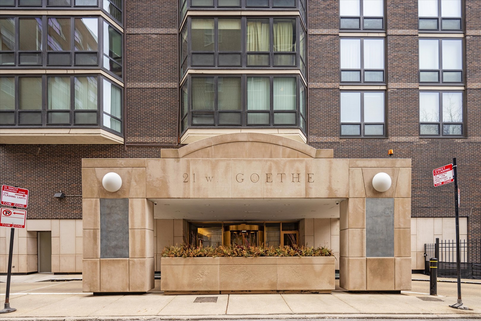 21 West Goethe Street, Unit 15A Chicago, IL 60610 - Photo 2 of 20 a front view of a building
