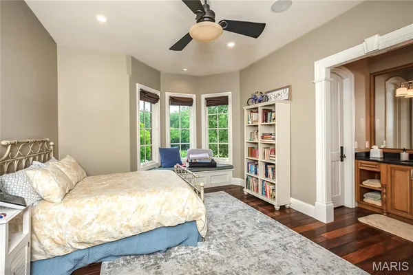 $5,696,000 | 4 Slate River Way, Wentzville, MO 63385