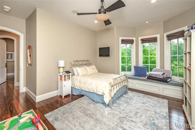 $5,696,000 | 4 Slate River Way, Wentzville, MO 63385