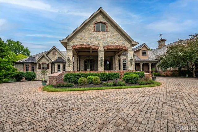 $5,696,000 | 4 Slate River Way, Wentzville, MO 63385