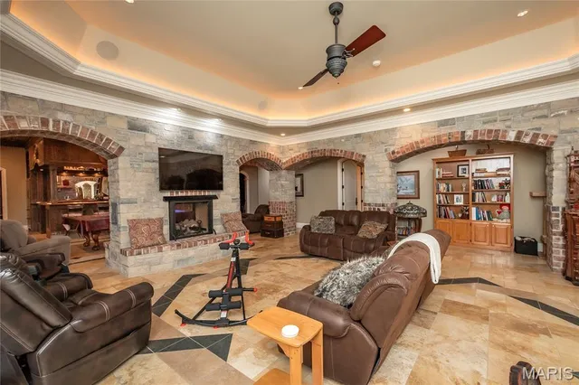 $5,696,000 | 4 Slate River Way, Wentzville, MO 63385