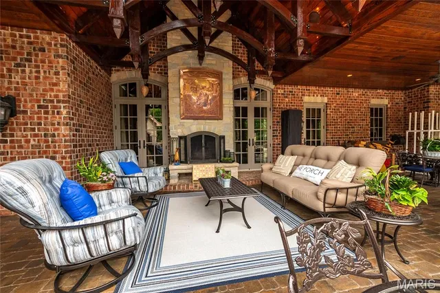 $5,696,000 | 4 Slate River Way, Wentzville, MO 63385