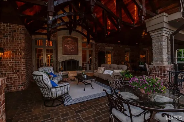 $5,696,000 | 4 Slate River Way, Wentzville, MO 63385