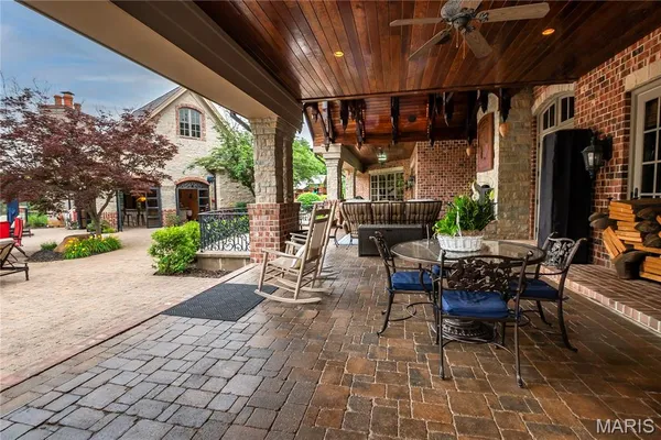 $5,696,000 | 4 Slate River Way, Wentzville, MO 63385