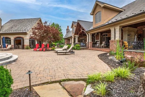 $5,696,000 | 4 Slate River Way, Wentzville, MO 63385