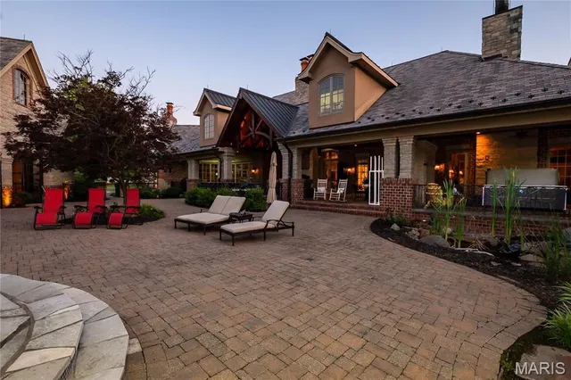 $5,696,000 | 4 Slate River Way, Wentzville, MO 63385
