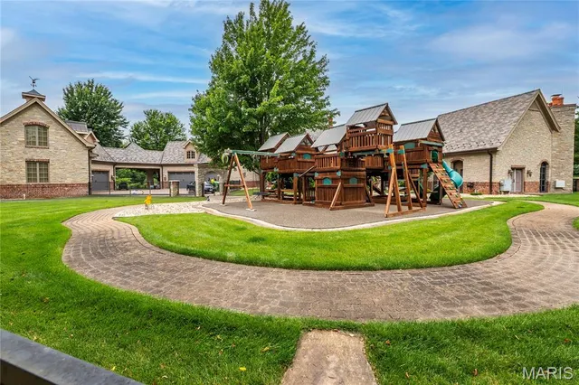 $5,696,000 | 4 Slate River Way, Wentzville, MO 63385