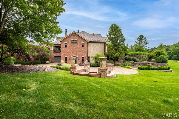 $5,696,000 | 4 Slate River Way, Wentzville, MO 63385