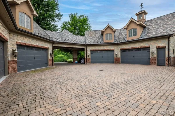 $5,696,000 | 4 Slate River Way, Wentzville, MO 63385