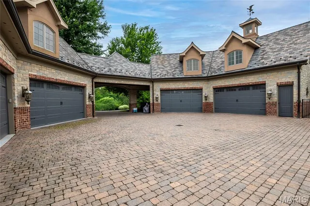 $5,696,000 | 4 Slate River Way, Wentzville, MO 63385
