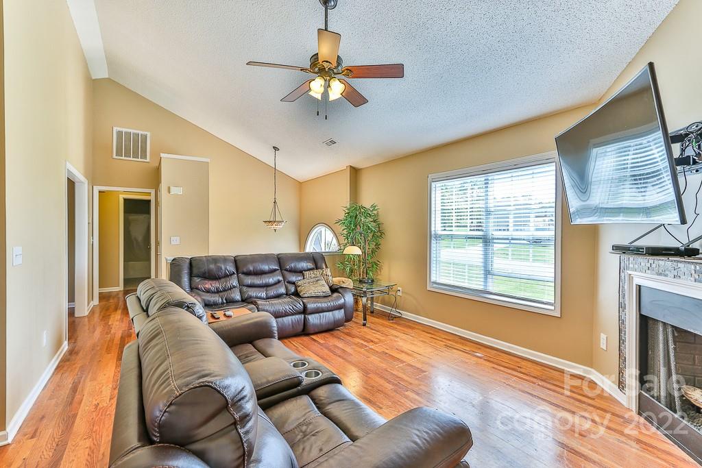 2276 Burris Road Conover, NC 28613 - Photo 11 of 27 Gallery Image 11