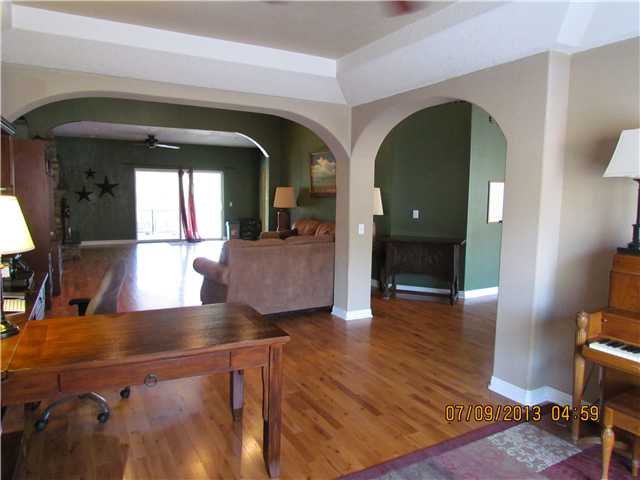 22612 Tombill Road Ramona, CA 92065 - Photo 6 of 16 Very Spacious Living and Family Rooms