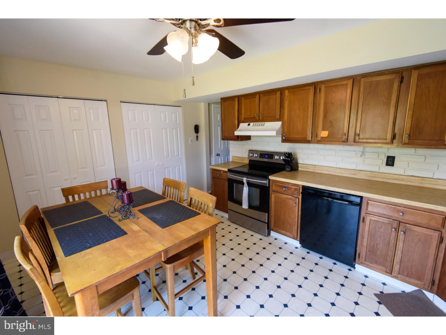 2017 Fort Bevon Road Harleysville, PA 19438 - Photo 6 of 22 Kitchen