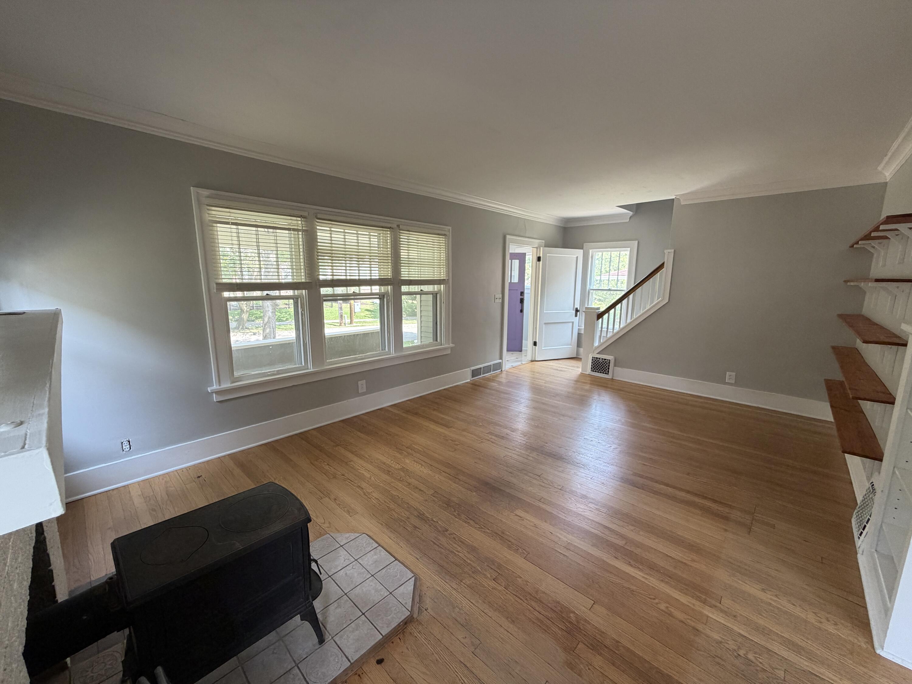 321 Inkster Avenue Kalamazoo, MI 49001 - Photo 13 of 48 Living Room