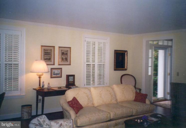 946 Old County Road Severna Park, MD 21146 - Photo 11 of 20 Living Room #2