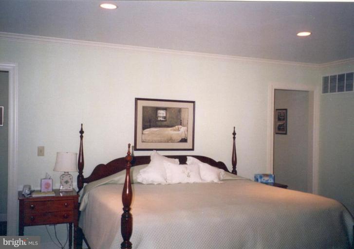 946 Old County Road Severna Park, MD 21146 - Photo 12 of 20 Master Bedroom