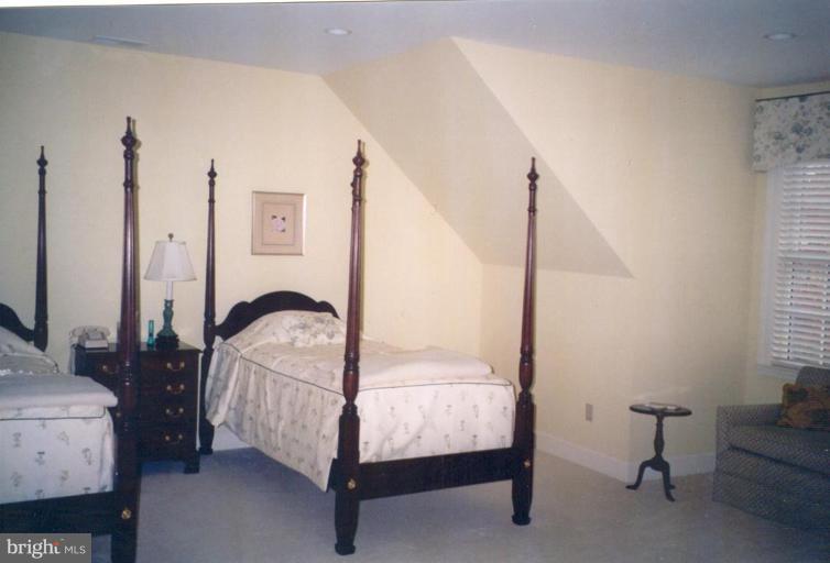 946 Old County Road Severna Park, MD 21146 - Photo 17 of 20 Bedroom #2