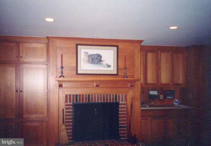 946 Old County Road Severna Park, MD 21146 - Photo 8 of 20 Fireplace