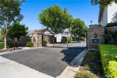 $1,250,000 | 101 Aspen Lane, Costa Mesa, CA 92627