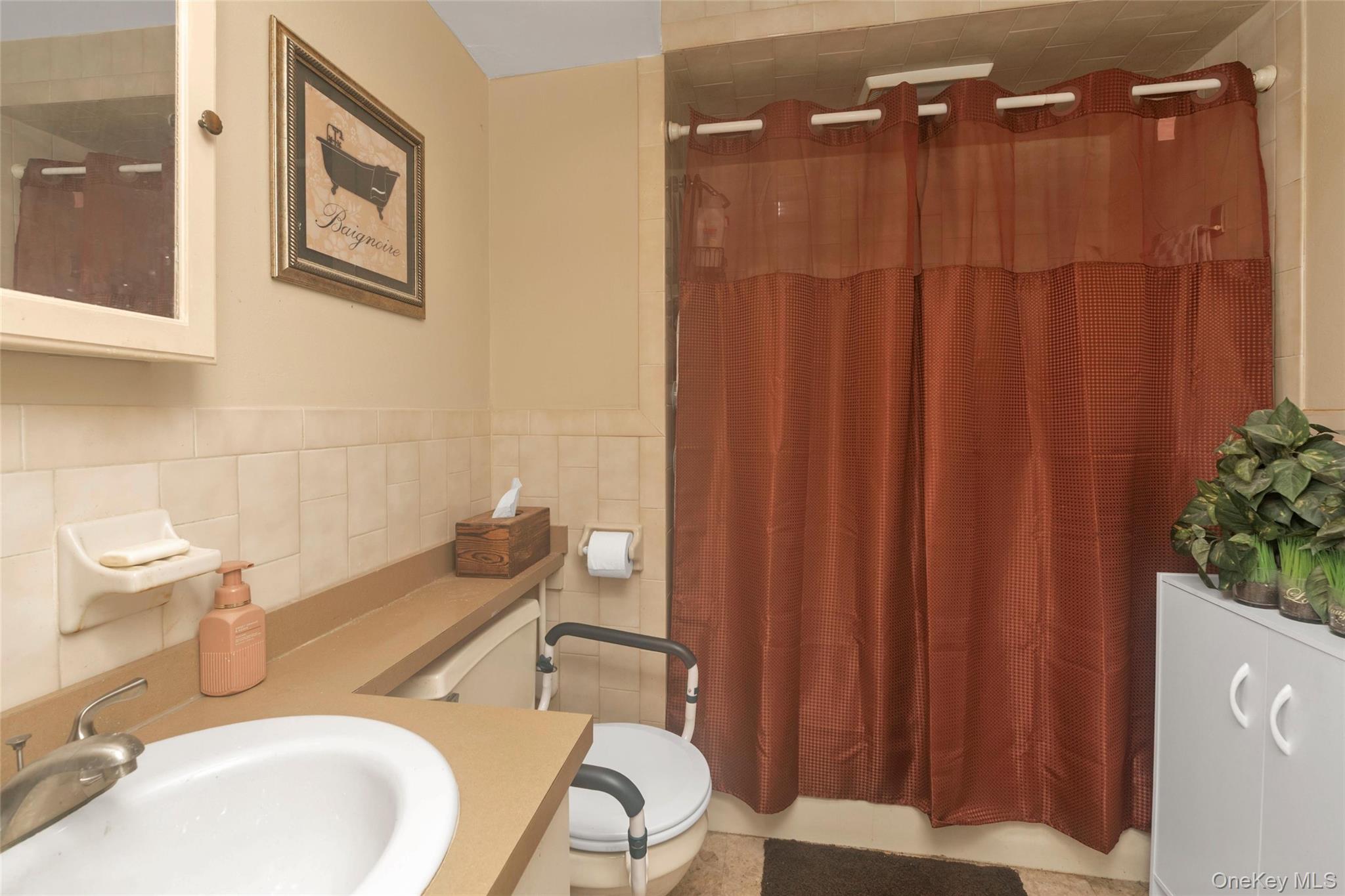 55-36 69th Place, Unit R3 Queens, NY 11378 - Photo 10 of 12