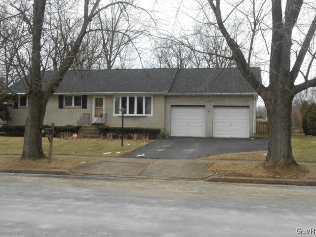 1753 Hampton Road Bethlehem, PA 18020 - Photo 2 of 15 Gallery Image 2