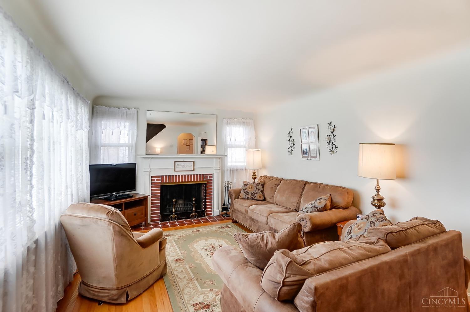 384 Glensharon Road Springdale, OH 45246 - Photo 3 of 29 Gallery Image 3